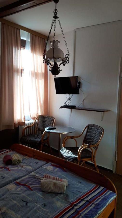 ホテル " Art Ddr" Eig Bad Dir Im Zim, 3 Og, Treppensteigen Kein Fruehhstueck Keine Kueche Nur Uebernachtung Parkpl, Wifi, Blankenb ブランケンブルク エクステリア 写真