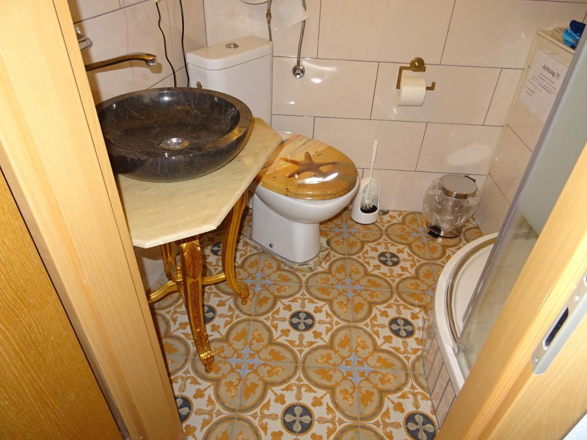 ホテル " Art Ddr" Eig Bad Dir Im Zim, 3 Og, Treppensteigen Kein Fruehhstueck Keine Kueche Nur Uebernachtung Parkpl, Wifi, Blankenb ブランケンブルク エクステリア 写真