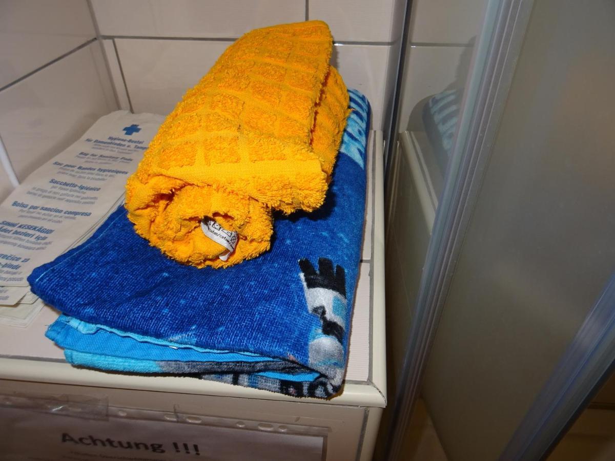ホテル " Art Ddr" Eig Bad Dir Im Zim, 3 Og, Treppensteigen Kein Fruehhstueck Keine Kueche Nur Uebernachtung Parkpl, Wifi, Blankenb ブランケンブルク エクステリア 写真